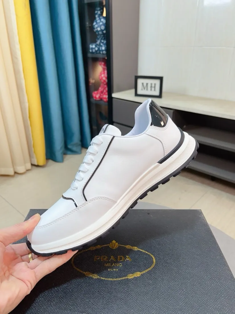Men's shoes 💰420🌹🌹High-quality new Prada counters are launched simultaneously. The new men's shoes and 😘fabrics are selected from imported mesh and glue-spraying technology. Imported cowhide lining. 👍🏿High-end☄️Open-molded non-slip rubber outsole, exquisite lines, simple and elegant, comfortable and high-end for leisure travel. Code number: 38 to 44